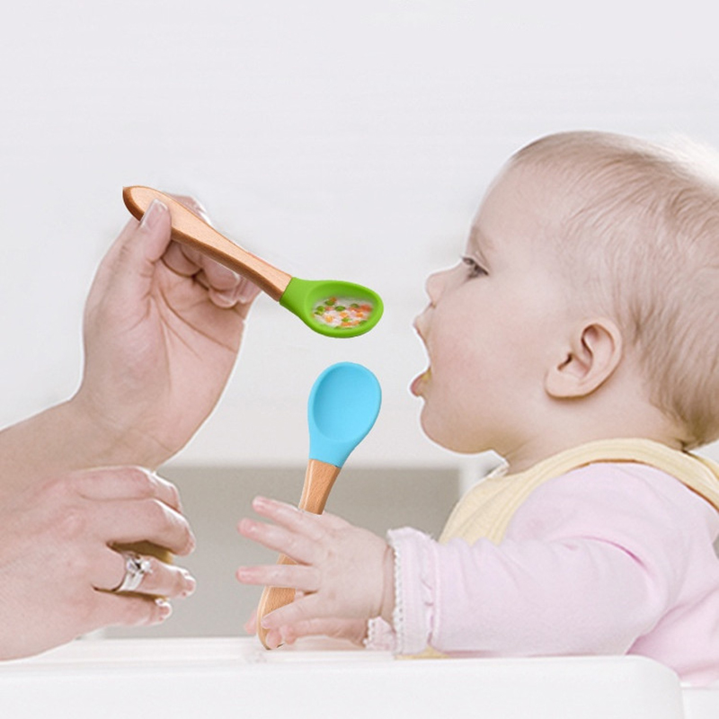 2 ピース/セットベビーシリコーンスプーンフォーク木製ハンド - Baby Kitchen Food のレビューと価格